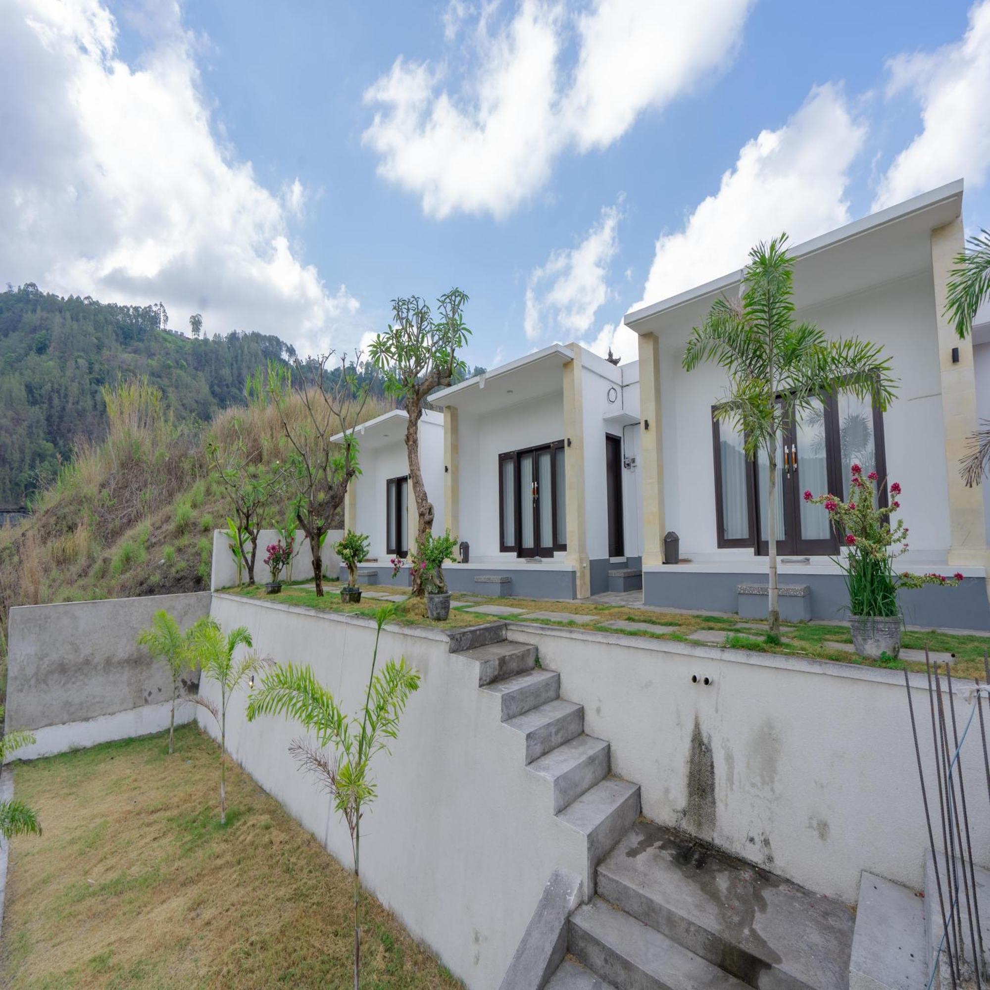 Batur Kencana Villa Mitra Reddoorz Baturaja  エクステリア 写真