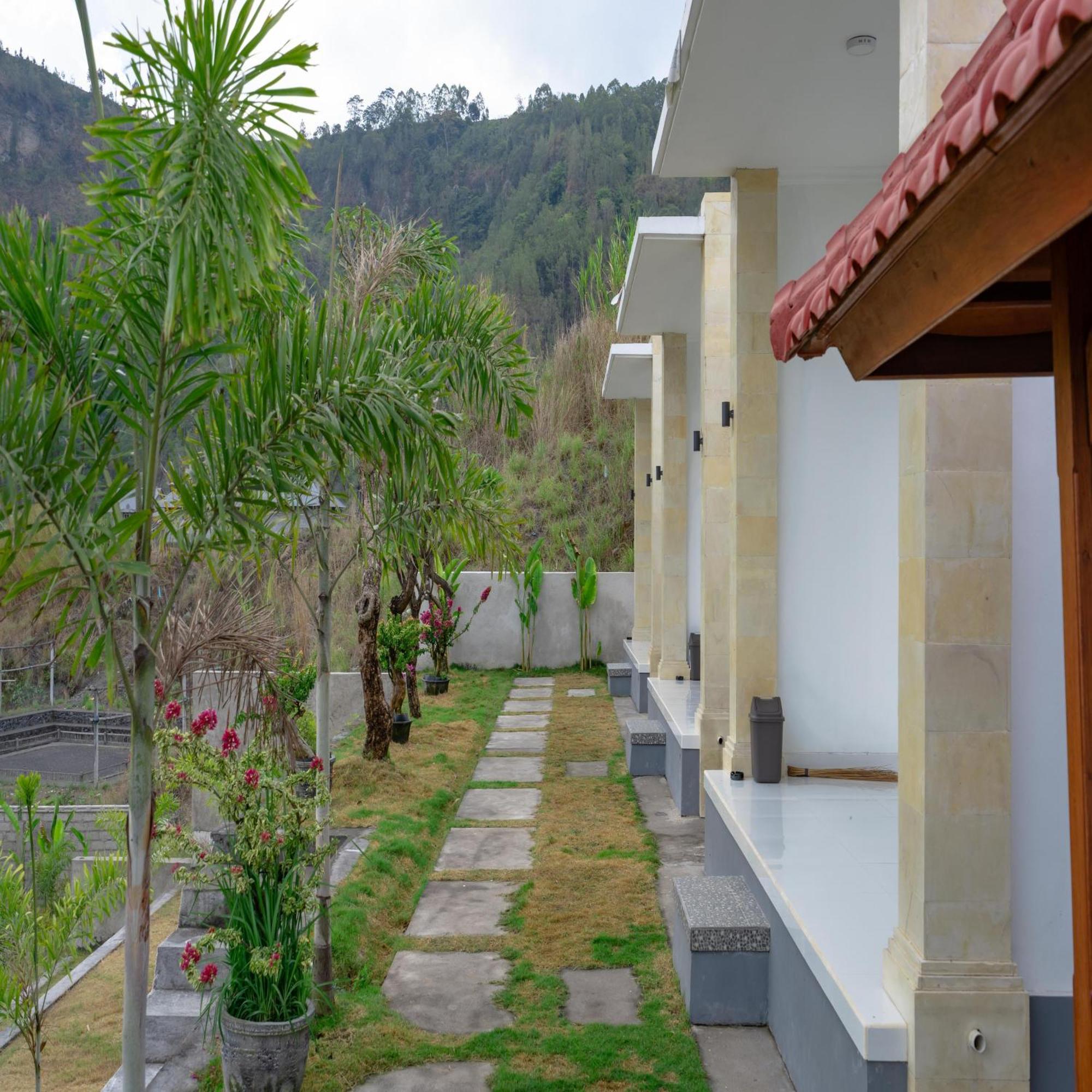 Batur Kencana Villa Mitra Reddoorz Baturaja  エクステリア 写真