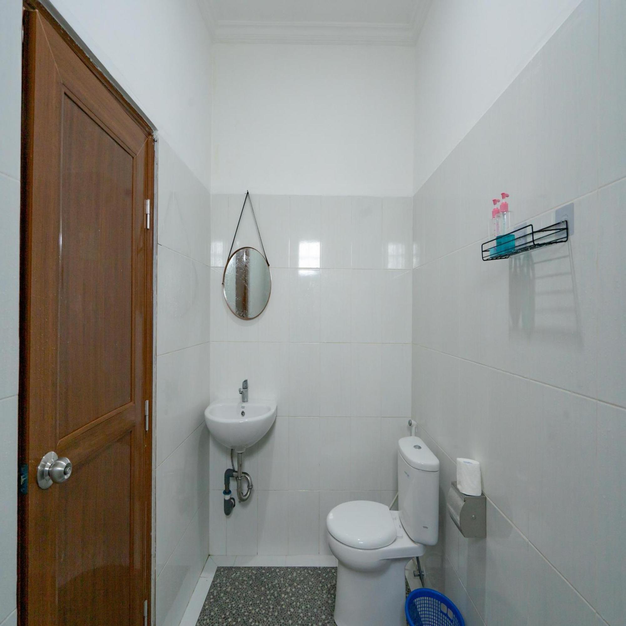 Batur Kencana Villa Mitra Reddoorz Baturaja  エクステリア 写真