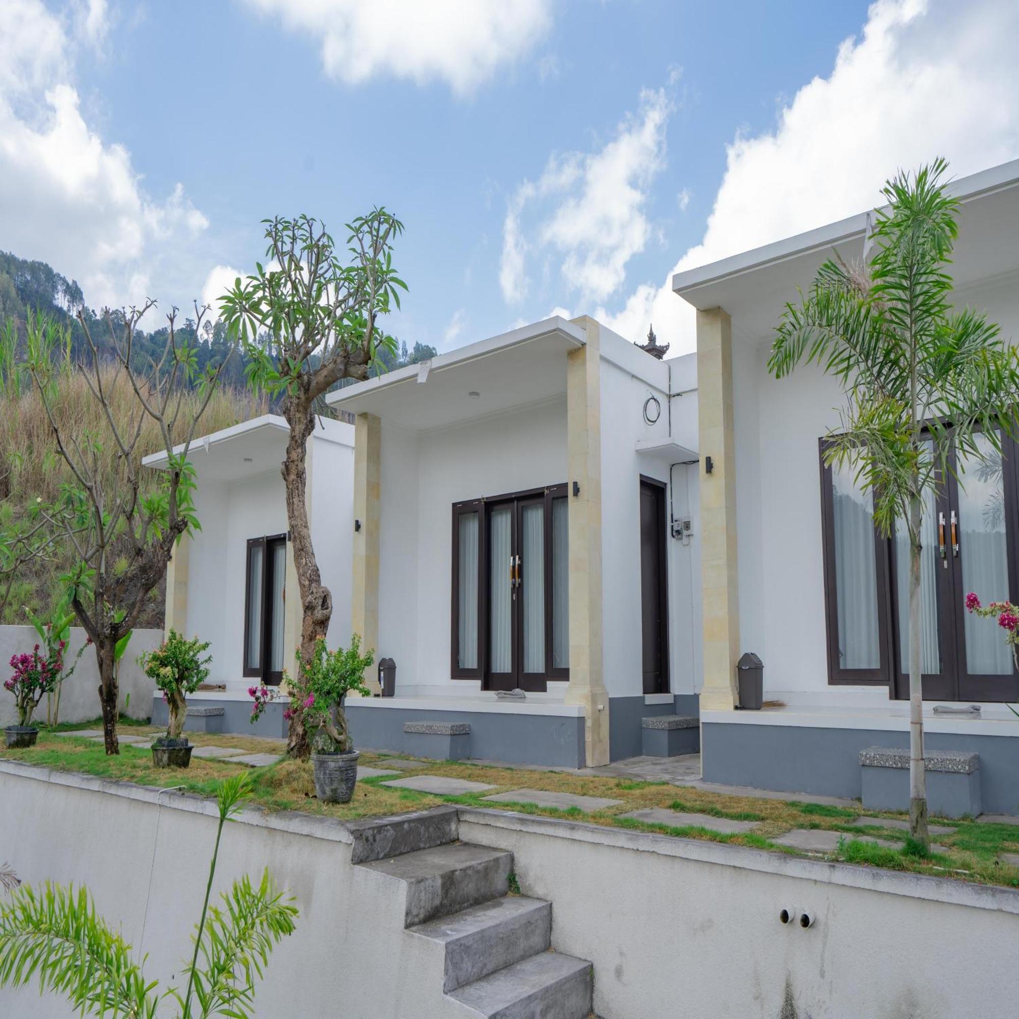 Batur Kencana Villa Mitra Reddoorz Baturaja  エクステリア 写真