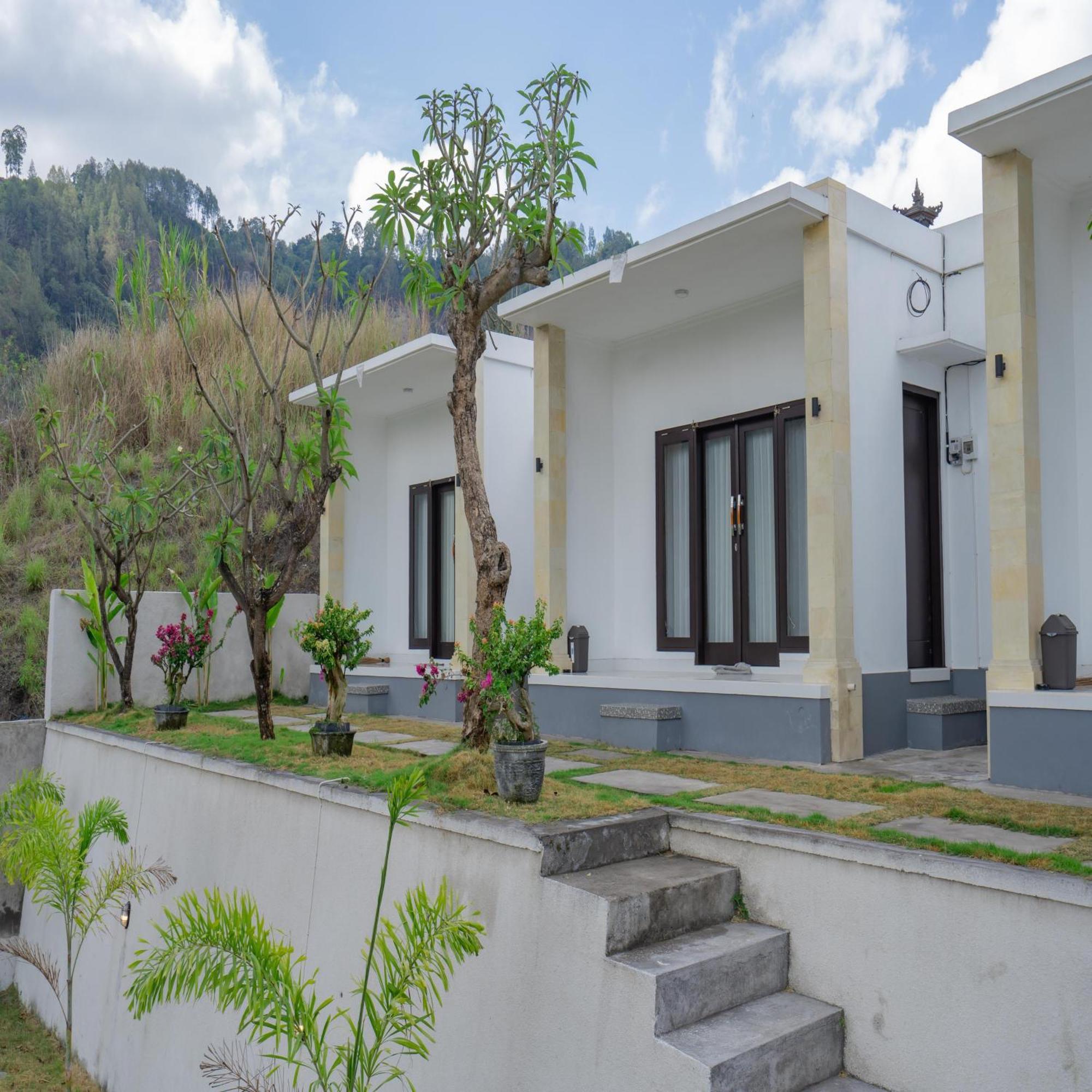 Batur Kencana Villa Mitra Reddoorz Baturaja  エクステリア 写真