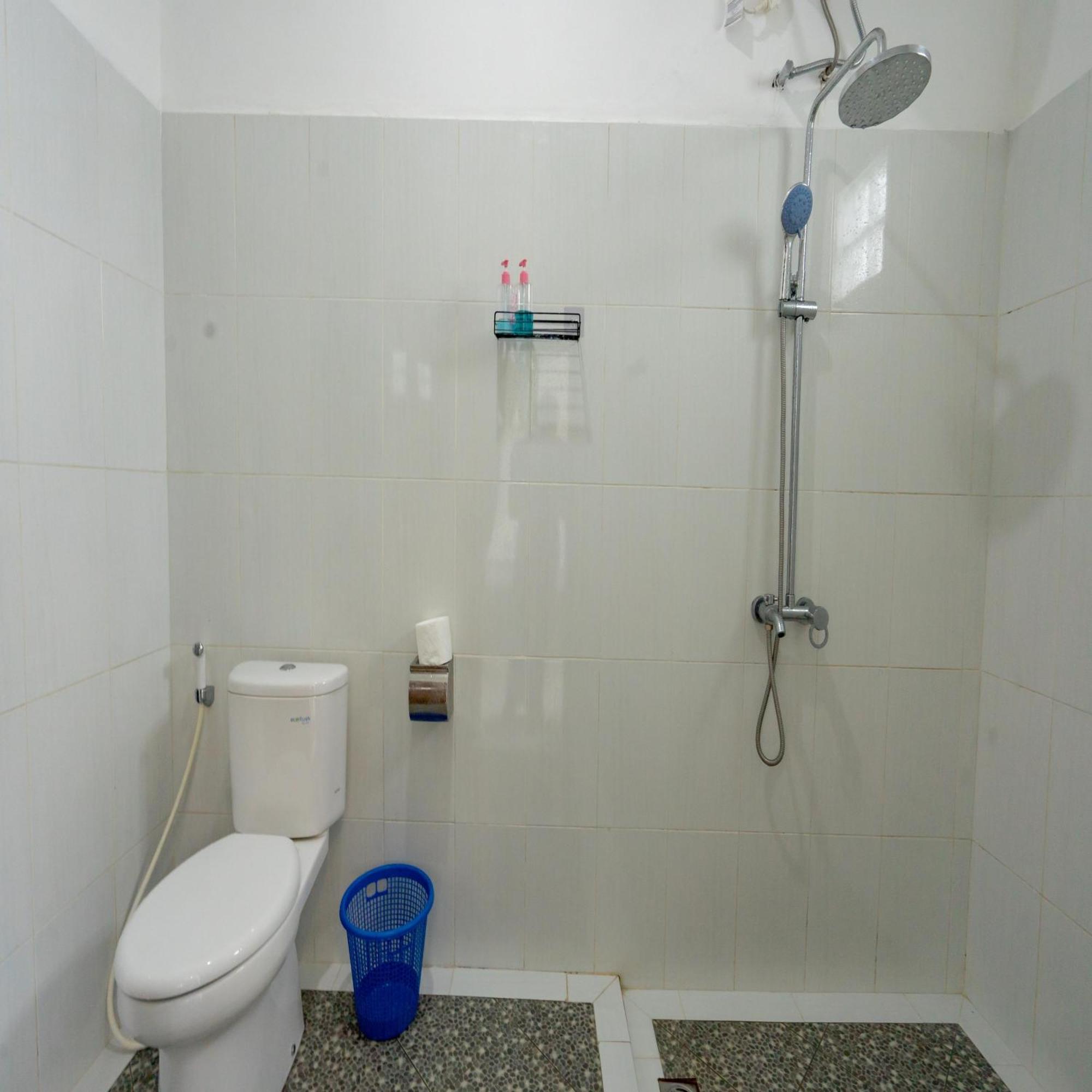 Batur Kencana Villa Mitra Reddoorz Baturaja  エクステリア 写真